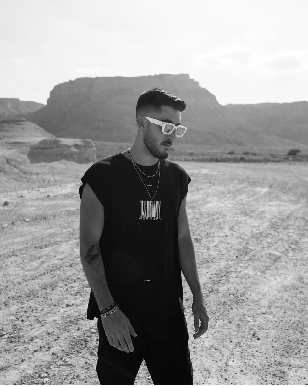 Ariel Ben Ezra (1LINE) in the desert
